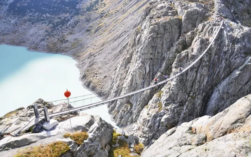 Cầu Trift ở Thụy Sĩ. (Ảnh: Shutterstock)