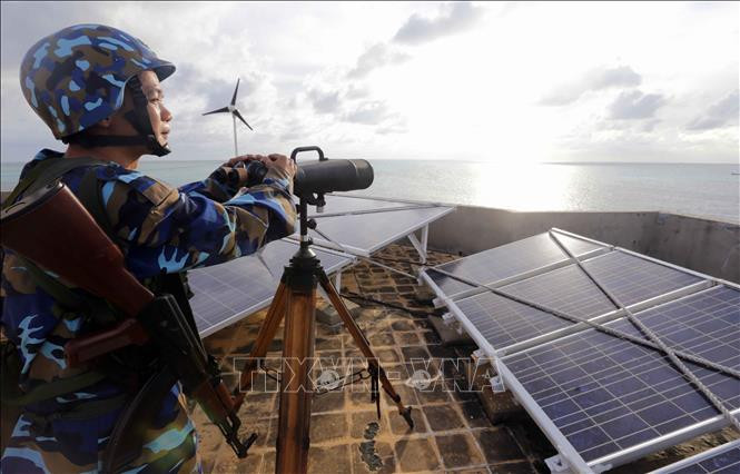  Chiến sỹ Trường Sa ngày đêm canh gác biển trời Tổ quốc. Ảnh: Trần Việt/TTXVN