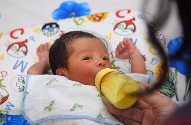 Ánh mắt của bé Chuột khiến nhiều người xót xa - Ảnh: Giang Phương