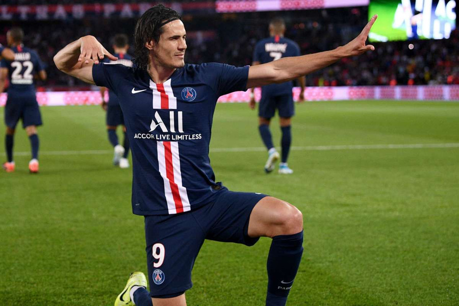 Cavani vẫn ở lại châu Âu chơi bóng
