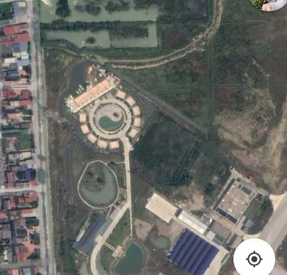 Lối đi hình đường lưỡi bò bao quanh hồ nước hình bát quái tại Khu công nghiệp An Dương. Ảnh google maps Lối đi hình đường lưỡi bò bao quanh hồ nước hình bát quái tại Khu công nghiệp An Dương. Ảnh google maps