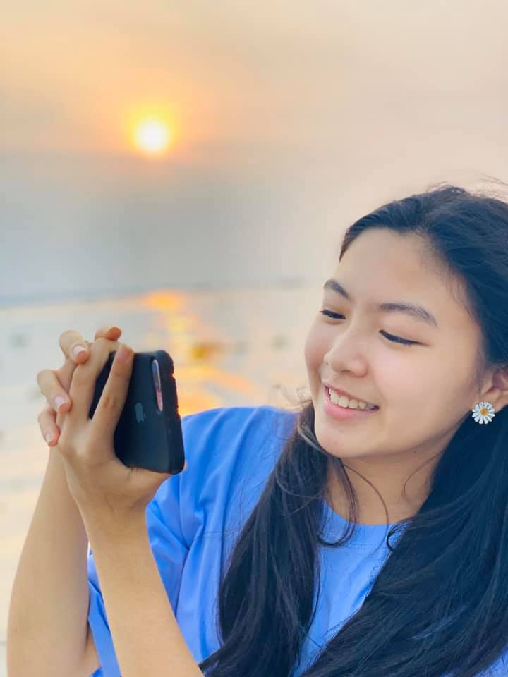 "Mãi mãi vui vẻ, mạnh khỏe và hạnh phúc nhé con yêu", MC Quyền Linh bày tỏ. "Mãi mãi vui vẻ, mạnh khỏe và hạnh phúc nhé con yêu", MC Quyền Linh bày tỏ.