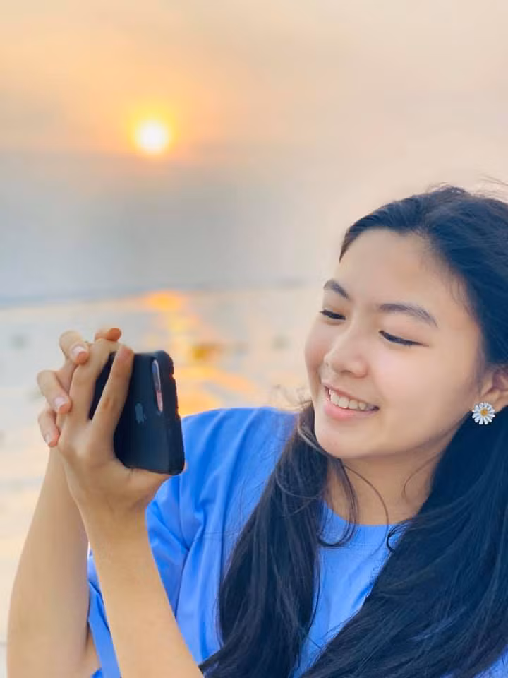 "Mãi mãi vui vẻ, mạnh khỏe và hạnh phúc nhé con yêu", MC Quyền Linh bày tỏ.