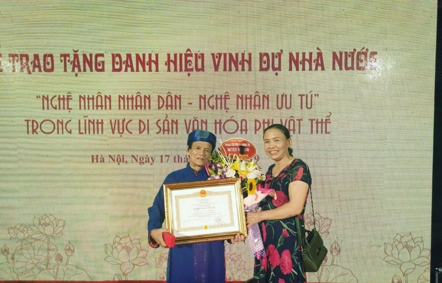Ông Nguyễn Ngọc Lược trong lễ vinh danh Nghệ nhân ưu tú, nghệ nhân nhân dân năm 2019. (Ảnh: TTXVN phát) Ông Nguyễn Ngọc Lược trong lễ vinh danh Nghệ nhân ưu tú, nghệ nhân nhân dân năm 2019. (Ảnh: TTXVN phát)