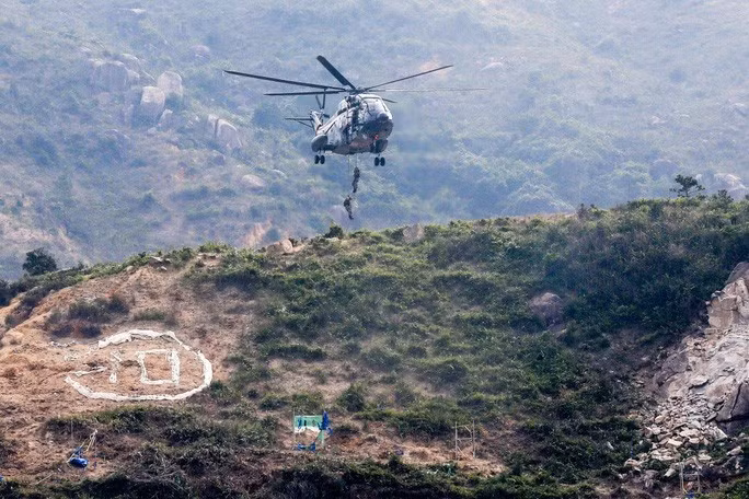  Ảnh chụp trực thăng quân sự của Quân giải phóng nhân dân Trung Quốc (PLA) đồn trú tại Hồng Kông trong một chiến dịch huấn luyện hồi 2016. Ảnh: SCMP