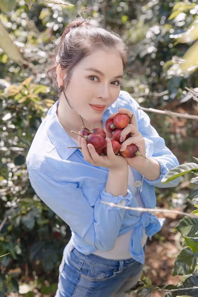 Bên cạnh vườn cây ăn trái tại Bà Rịa-Vũng Tàu, Lý Nhã Kỳ còn có một trang trại rau sạch trong resort tại Đà Lạt. ẢNH: FBNV