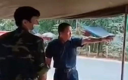 Ông Thanh cự cãi với cán bộ tại chốt kiểm soát dịch COVID-19 - Ảnh cắt từ video