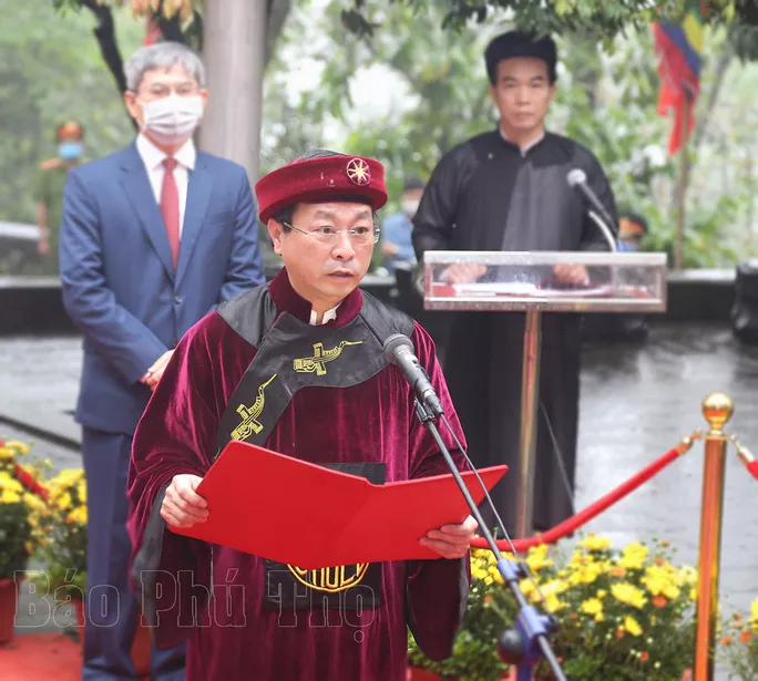 Chủ tịch UBND tỉnh Bùi Văn Quang - Chủ lễ Giỗ Tổ Hùng Vương năm Canh Tý 2020 đọc Chúc văn thành kính tưởng niệm các Vua Hùng - Ảnh: Báo Phú Thọ