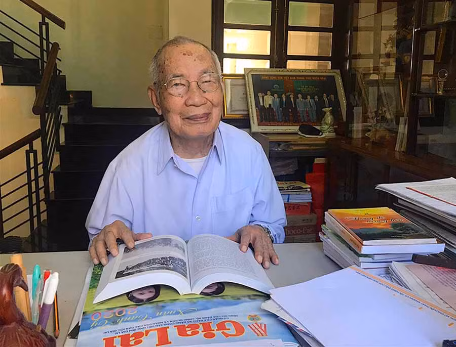 Nguyên Phó Bí thư Tỉnh ủy Ngô Thành là nhân chứng sống của lịch sử tỉnh nhà. Ảnh: Mộc Trà