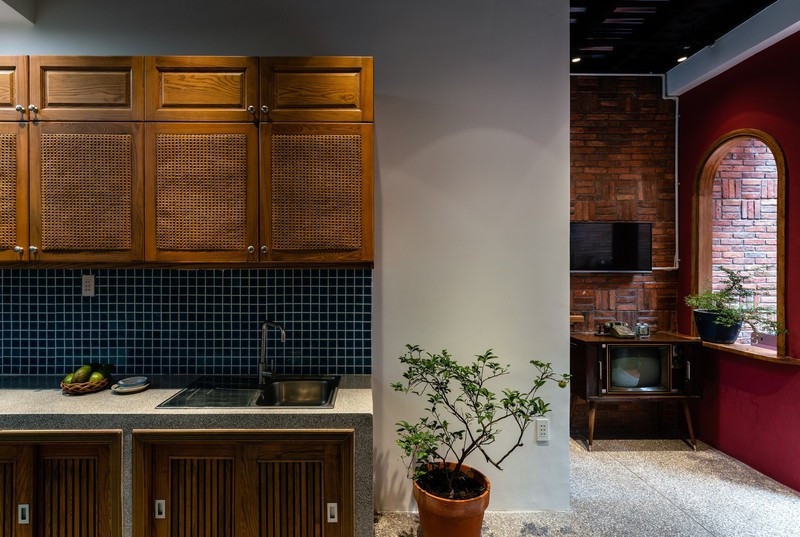 Hầu hết các vật dụng trong nhà đều được tận dụng lại từ ngôi nhà cũ, giúp gia chủ tiết kiệm chi phí.