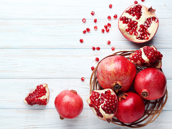Ăn lựu hoặc uống nước lựu ép khi mang thai hỗ trợ bảo vệ thần kinh cho trẻ sơ sinh. Ảnh minh họa: Shutterstock