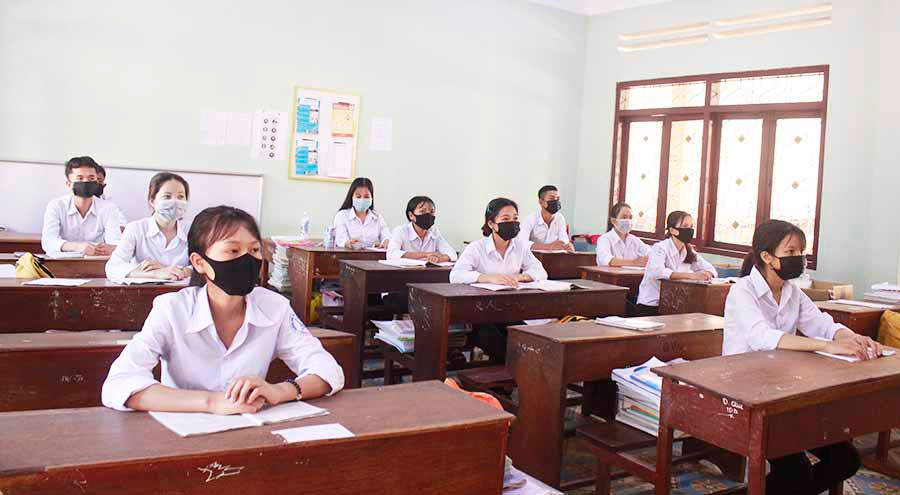 Lớp học được chia ra thành nhiều nhóm để giữ khoảng cách an toàn giữa các học sinh. Ảnh Ngọc Thu Lớp học được chia ra thành nhiều nhóm để giữ khoảng cách an toàn giữa các học sinh. Ảnh Ngọc Thu