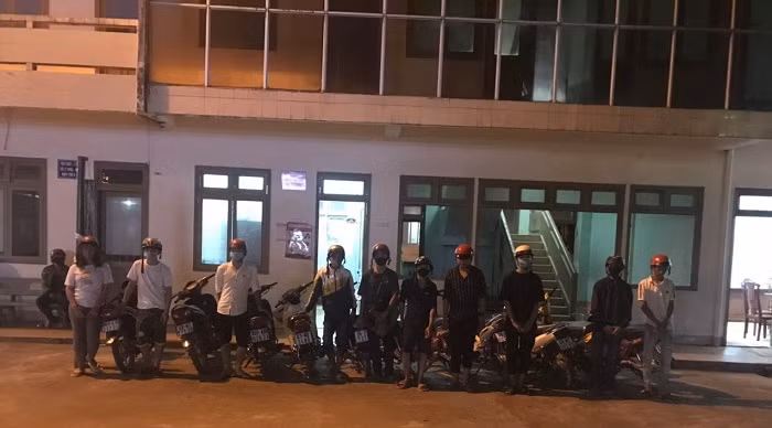 Nhiều thanh thiếu niên tụ tập đua xe bị cơ quan chức năng tạm giữ.