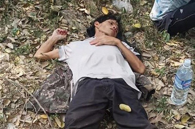  Đối tượng Trần Ngọc Hoàng nằm vật vạ trong rừng sâu khi bị truy nã đặc biệt