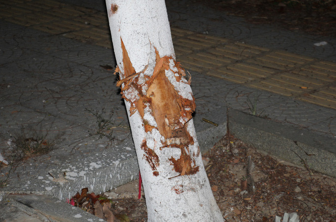 Dấu vết vụ tông xe khiến 2 chiến sĩ công an tử vong và 1 người dân bị thương Dấu vết vụ tông xe khiến 2 chiến sĩ công an tử vong và 1 người dân bị thương