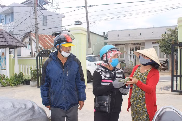 Dù vẫn còn khó khăn nhưng chị Thủy đã có nghĩa cử cao đẹp trong mùa dịch Covd-19.