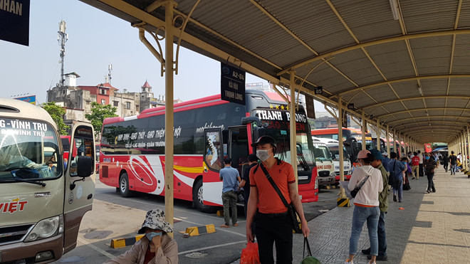  Quy định giãn cách 1 m không áp dụng với hành khách trên xe khách giường nằm và với người cùng gia đình - Ảnh M.Hà