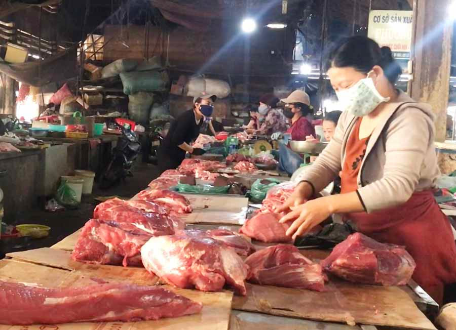  Giá thịt heo tại các chợ đang dao động ở mức 120-170 ngàn đồng/kg. Ảnh: V.T
