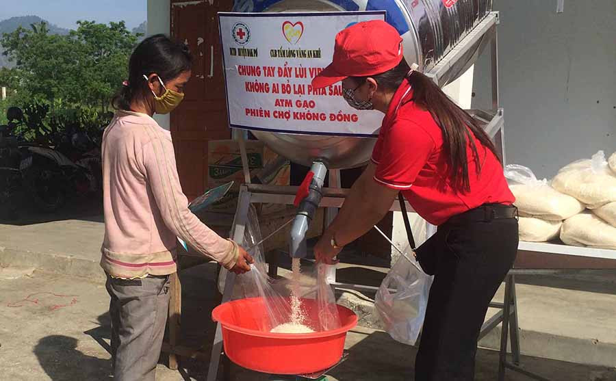 Cây ATM gạo di động hỗ trợ người nghèo (ảnh internet) Cây ATM gạo di động hỗ trợ người nghèo (ảnh internet)