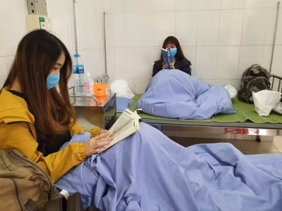 Đọc sách, một cách để tạo niềm vui trong khu cách ly.