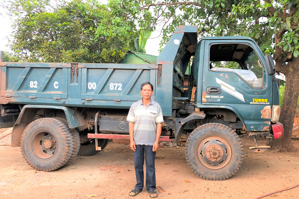 Ông Rơ Châm Chuih luôn dẫn đầu kinh tế giỏi làng Pôk. Ảnh: Đ.Y