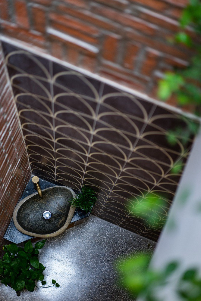 Bồn rửa tay bằng đá tự nhiên.