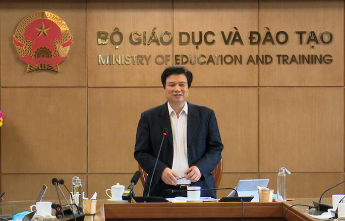  Thứ trưởng Bộ GD-ĐT Nguyễn Hữu Độ cho hay các địa phương trong nhóm nguy cơ thấp có thể tính toán để học sinh lớp 9, lớp 12 đi học trước