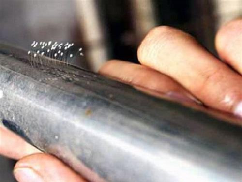 Hình ảnh hoa ưu đàm xuất hiện trên thanh sắt được phát hiện tại Hàn Quốc. Hình ảnh hoa ưu đàm xuất hiện trên thanh sắt được phát hiện tại Hàn Quốc.