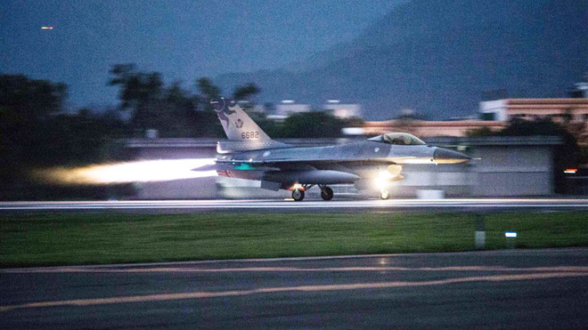 Chiến đấu cơ F-16 của Đài Loan xuất kích tập trận hồi cuối tháng 3 - Ảnh: MNA Chiến đấu cơ F-16 của Đài Loan xuất kích tập trận hồi cuối tháng 3 - Ảnh: MNA