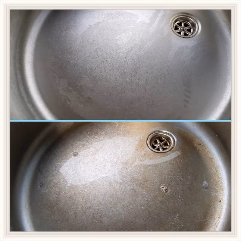 14. Nếu bồn rửa bát nhà bạn bị ố vàng và trở nên cũ kỹ, hãy kiên nhẫn ngâm chúng trong nước ấm và bột giặt trong 10 phút để làm sạch chúng dễ dàng hơn.