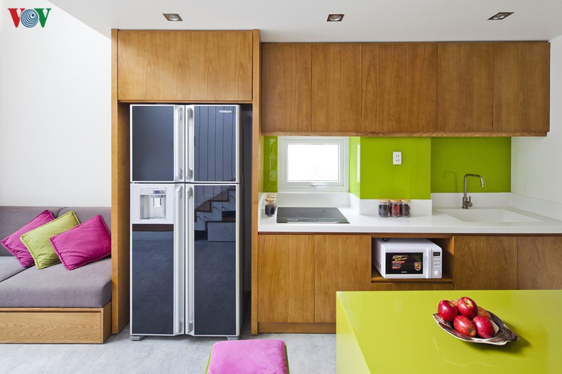 Màu sắc được lựa chọn khá tươi vui phù hợp với người trẻ và không gian nhỏ - đem lại cảm giác hưng phấn, thoải mái. Màu sắc được lựa chọn khá tươi vui phù hợp với người trẻ và không gian nhỏ - đem lại cảm giác hưng phấn, thoải mái.