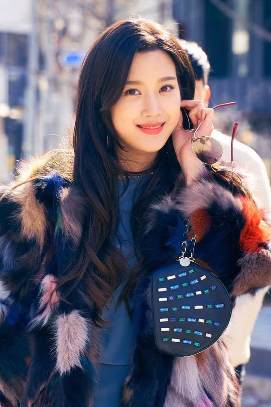 Dù cô chỉ đảm nhận vai phụ, đa số người xem đều khẳng định Moon Ga Young vượt trội hơn cả Joy ( Red Velvet ). Thậm chí, nhiều ý kiến còn cho rằng mỹ nhân họ Moon mới là nữ chính thực sự.