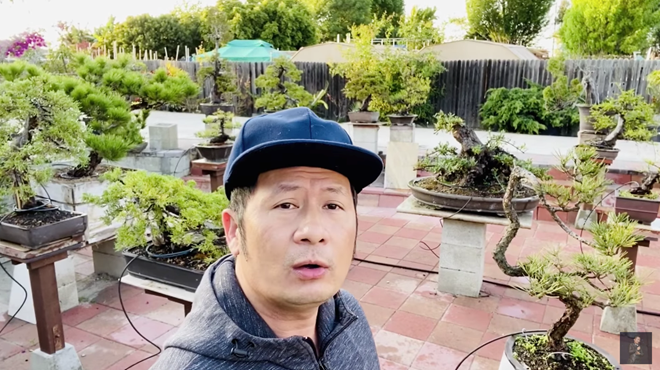 Trong giai đoạn dịch bệnh đang bùng phát, nam ca sĩ Bằng Kiều thường xuyên chia sẻ những cuộc sống thường ngày trên mạng xã hội. Gần đây, Bằng Kiều vừa giới thiệu khu vườn bonsai tiền tỉ của mình khiến khán giả bất ngờ. ẢNH: FBNV