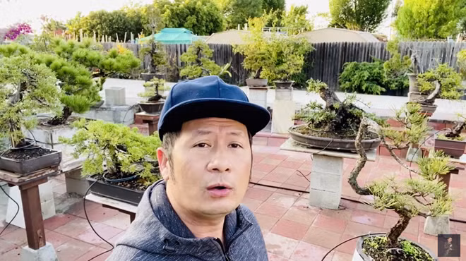 Trong giai đoạn dịch bệnh đang bùng phát, nam ca sĩ Bằng Kiều thường xuyên chia sẻ những cuộc sống thường ngày trên mạng xã hội. Gần đây, Bằng Kiều vừa giới thiệu khu vườn bonsai tiền tỉ của mình khiến khán giả bất ngờ. ẢNH: FBNV