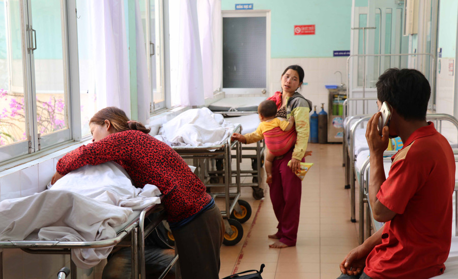 Dù các y, bác sĩ nỗ lực cứu chữa nhưng 2 nạn nhân đã tử vong. Ảnh: Văn Ngọc