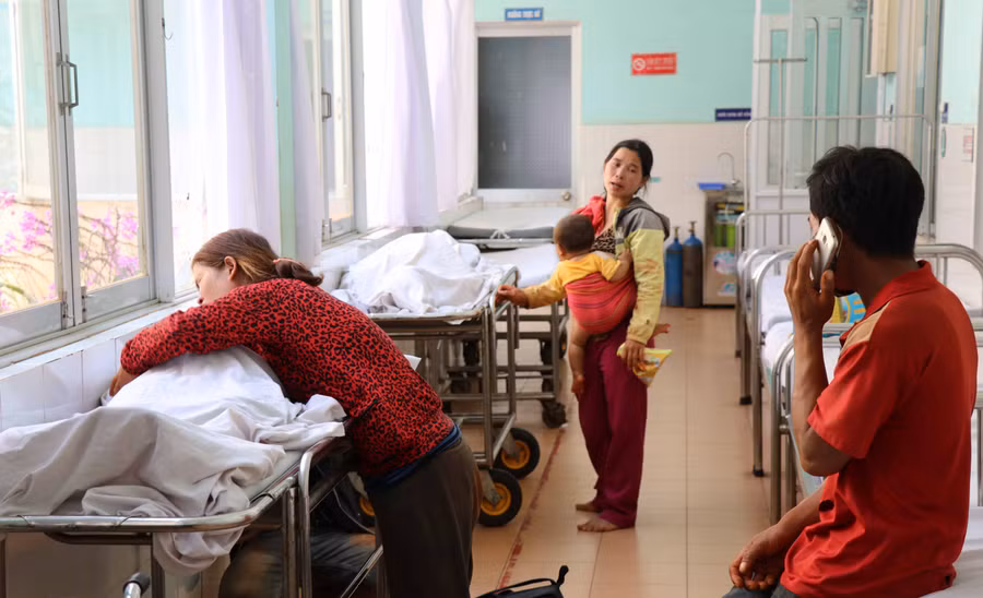 Dù các y, bác sĩ nỗ lực cứu chữa nhưng 2 nạn nhân đã tử vong. Ảnh: Văn Ngọc