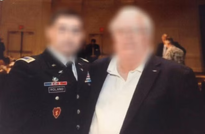  Đối tượng gửi hình mặc đồ quân đội để lừa người tình qua mạng