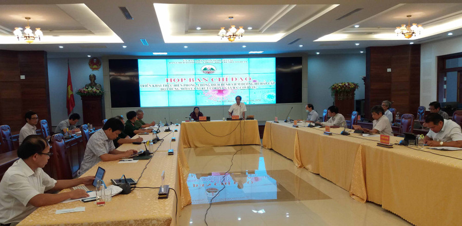 Ban Chỉ đạo phòng, chống dịch Covid-19 tỉnh họp triển khai công tác phòng, chống dịch chiều 21-4 vừa qua. Ảnh: Như Nguyện