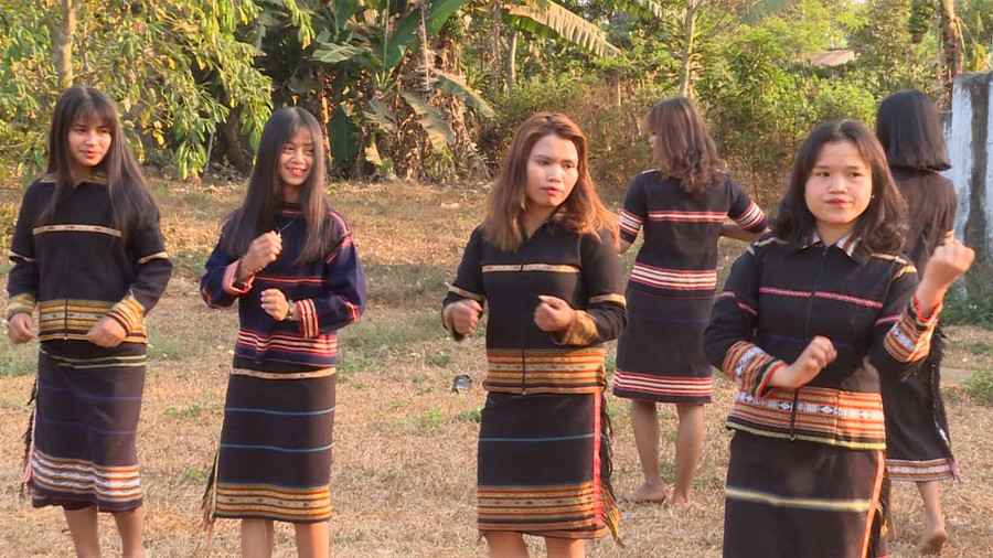 Các thành viên câu lạc bộ hăng say tập luyện. Ảnh: Hà Phương