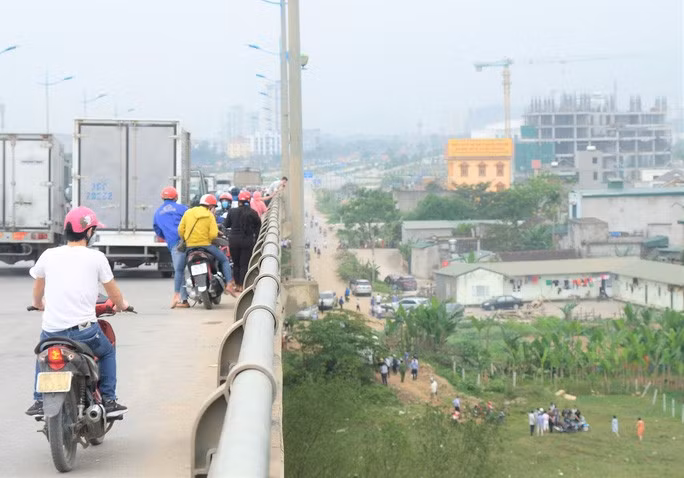 Hiện trường cầu Nguyệt Viên, nơi tìm thấy thi thể nạn nhân vào sáng nay 20-4