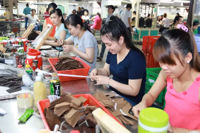 Lịch nghỉ lễ áp dụng cho các cán bộ công nhân viên chức, người lao động. Thời gian nghỉ có thể thay đổi, bởi một số cơ quan tổ chức do yêu cầu đặc thù của công việc.