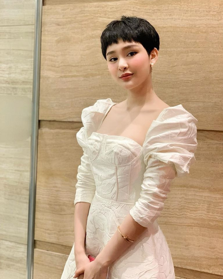 Sau The Voice 2017, Hiền Hồ là một trong những giọng ca thành công nhất mùa giải. Cô có nhiều ca khúc hit được khán giả yêu thích.