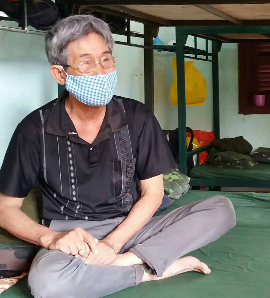 Ông S. nén niềm đau riêng vì sức khỏe cộng đồng. Ảnh: Như Nguyện