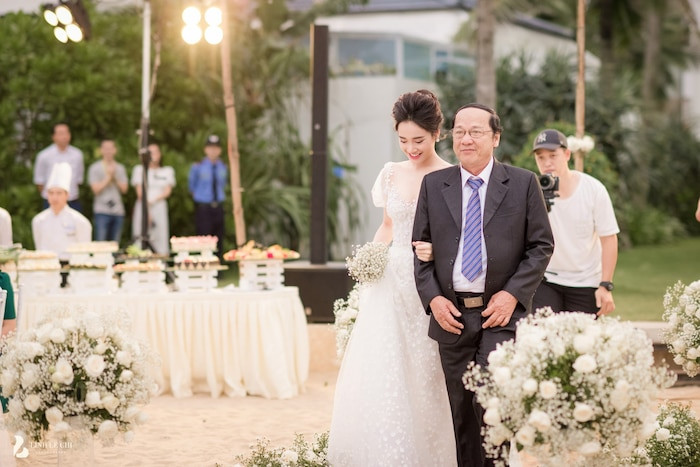 Cặp diễn viên Nhã Phương và Trường Giang đã tổ chức lễ đính hôn tại một bãi biển đẹp như mơ ở Đà Nẵng vào khoảng tháng 8/2018. Cặp diễn viên Nhã Phương và Trường Giang đã tổ chức lễ đính hôn tại một bãi biển đẹp như mơ ở Đà Nẵng vào khoảng tháng 8/2018.