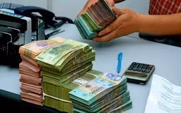  Bên cạnh việc tăng lương thì thưởng luôn là cách mà nhiều doanh nghiệp lựa chọn để động viên, khích lệ tinh thần làm việc của người lao động