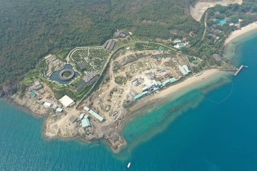 Đảo Hòn Tằm (vịnh Nha Trang, Khánh Hòa) bị bới, đổ đất xây dựng trái phép. Ảnh: Lưu Hoàng Đảo Hòn Tằm (vịnh Nha Trang, Khánh Hòa) bị bới, đổ đất xây dựng trái phép. Ảnh: Lưu Hoàng