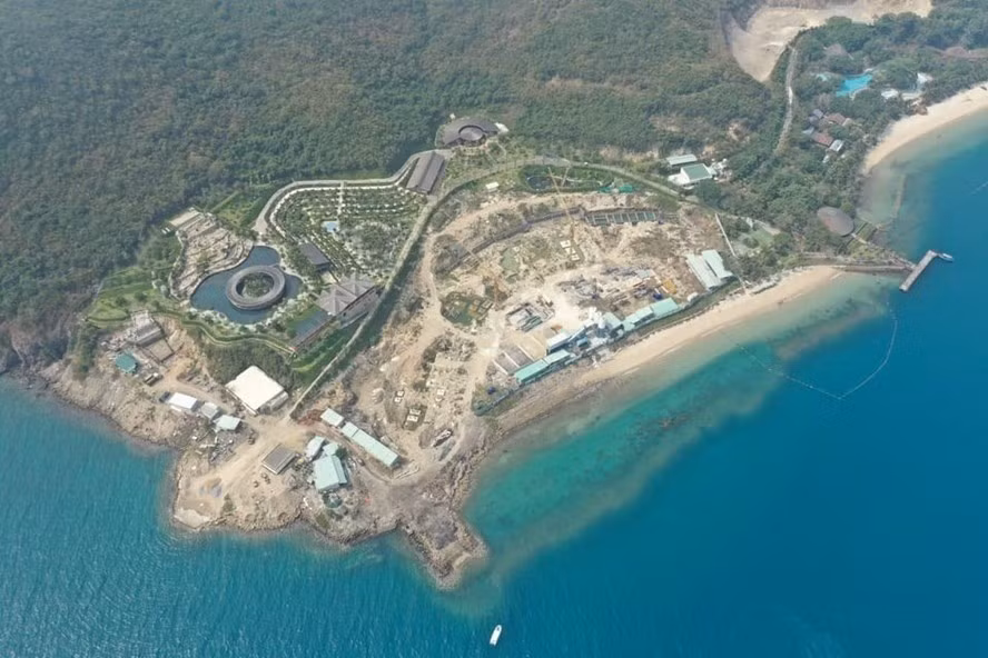 Đảo Hòn Tằm (vịnh Nha Trang, Khánh Hòa) bị bới, đổ đất xây dựng trái phép. Ảnh: Lưu Hoàng Đảo Hòn Tằm (vịnh Nha Trang, Khánh Hòa) bị bới, đổ đất xây dựng trái phép. Ảnh: Lưu Hoàng