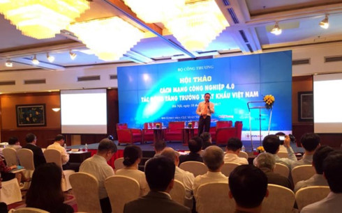 Chuyên gia trình bày tham luận tại Hội thảo.