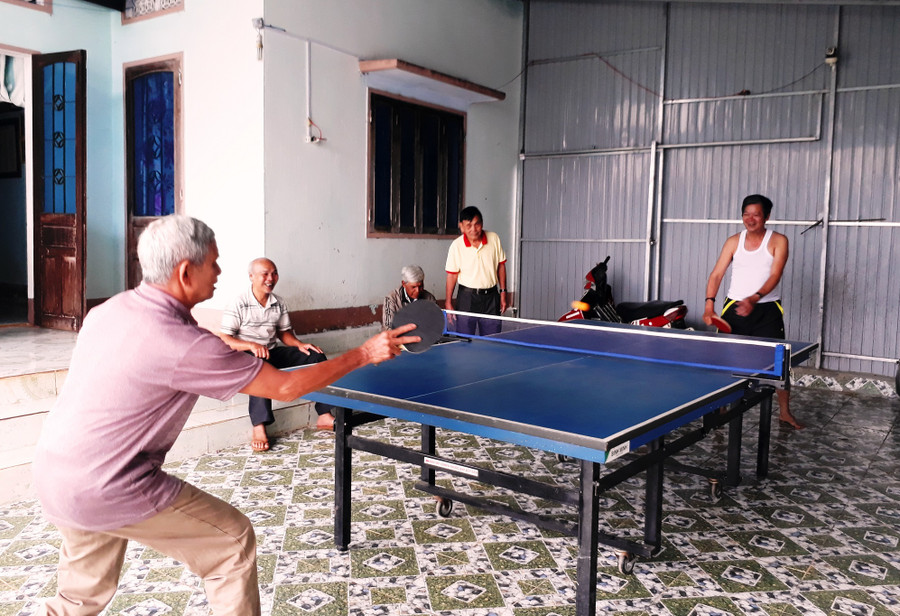 Không khí luyện tập thể thao của các cụ rất sôi nổi. Ảnh: Mai Ka Không khí luyện tập thể thao của các cụ rất sôi nổi. Ảnh: Mai Ka