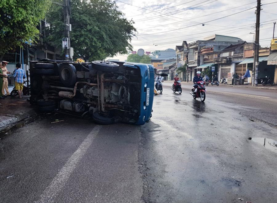 Hiện trường vụ tai nạn. Ảnh: Thi Phú Hiện trường vụ tai nạn. Ảnh: Thi Phú